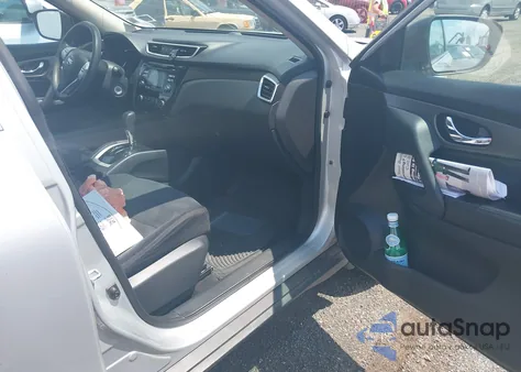 2016 Nissan Rogue S z USA, uszkodzony, nr VIN 5N1AT2MV1GC922715